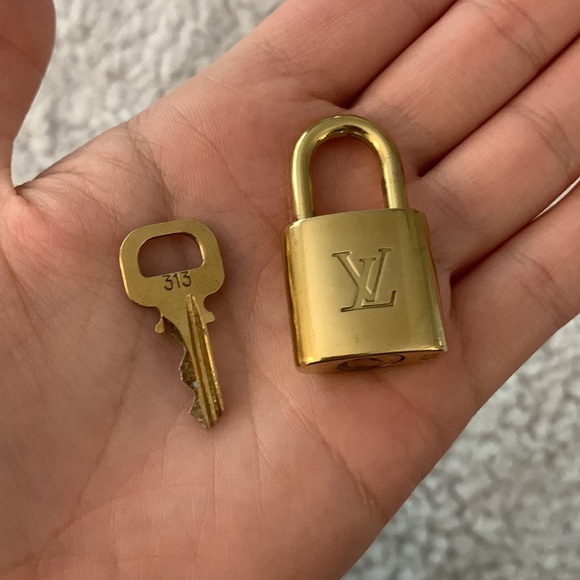 Louis Vuitton Lock and Key - Picture 7 of 15